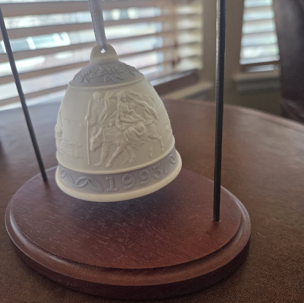 Lladro 1993 Annual Collectible Bell
